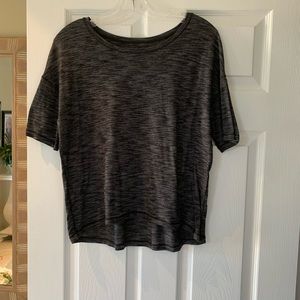Very good condition lululemon top. Size 8.